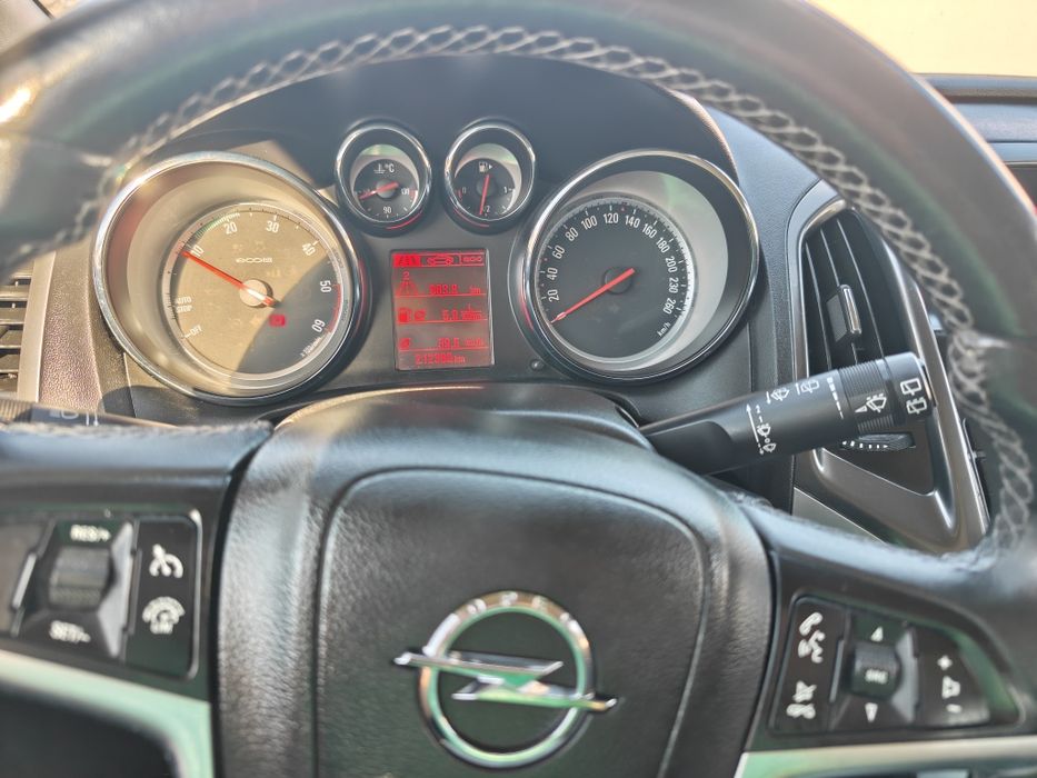 Opel Astra Aporte Tourer 2013 — photo 4