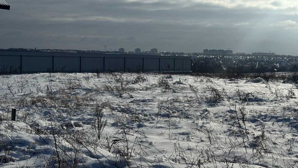 Продаж видової ділянки 8 соток в хорошому спокійному місці.