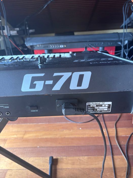 Roland G-70 Music Workstation – 76 teclas