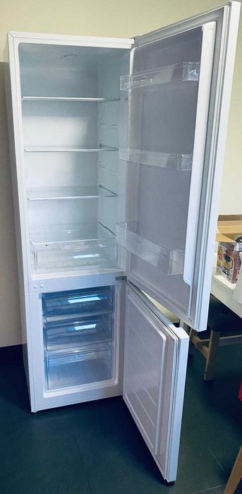 Frigorífico Combinado Kunft 262L