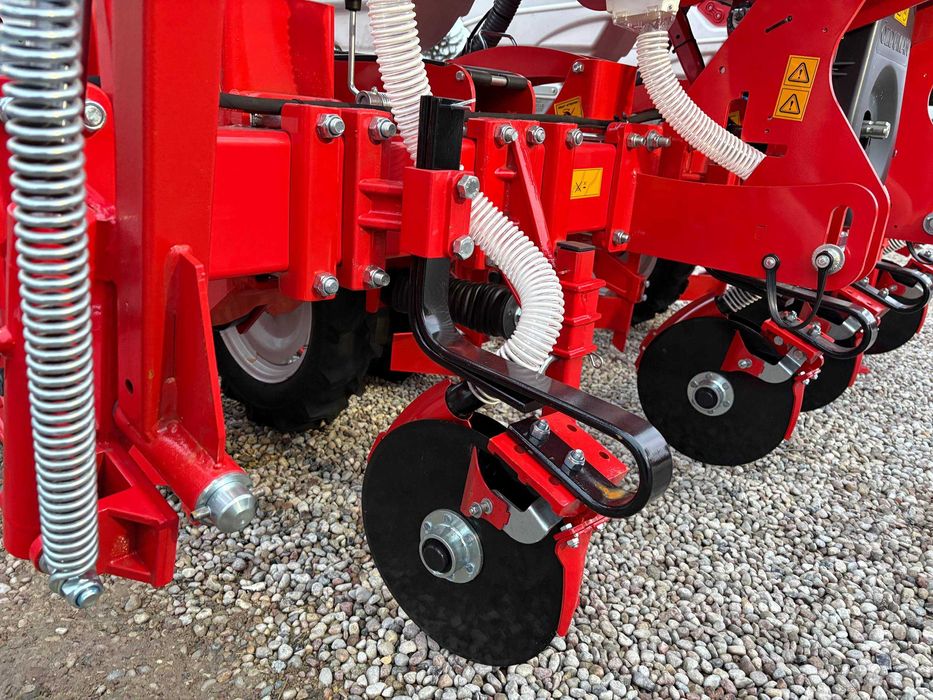 Siewnik do kukurydzy 4 rzędowy Ozduman HVMD 4  podsiewacz INOX 1000l