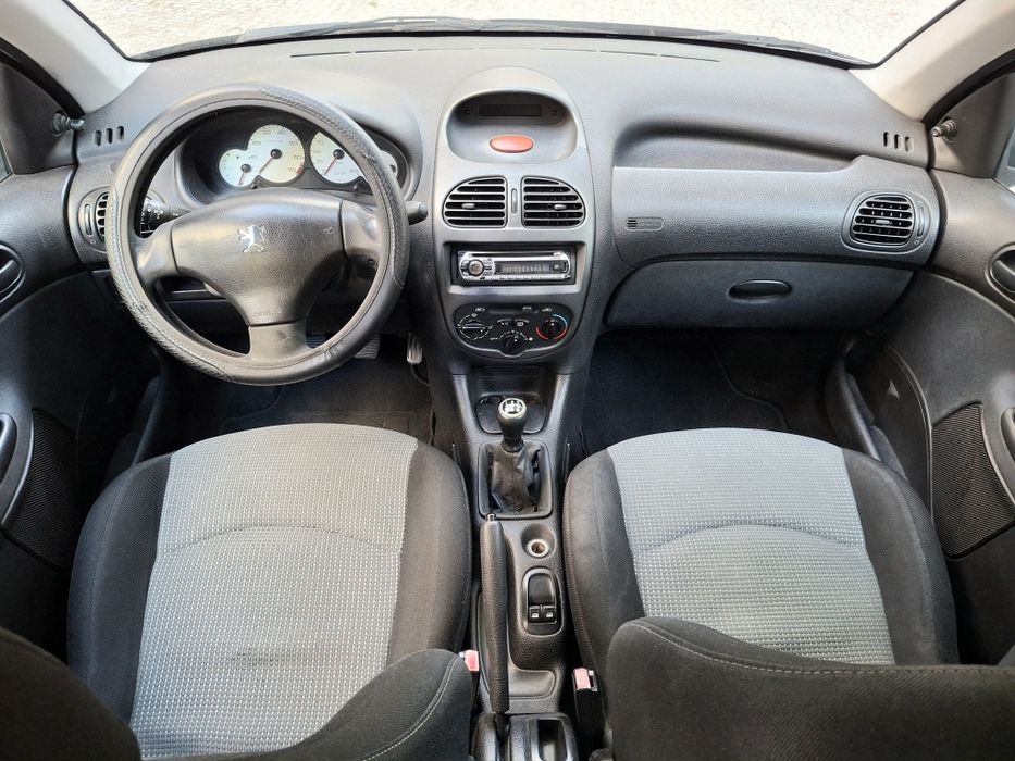 Peugeot 206 1.1i 60cv C/AC Nacional 04