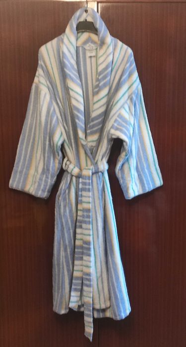 Халат махровий, новий, з якiстноī тканини. Виробник Нiметчина.