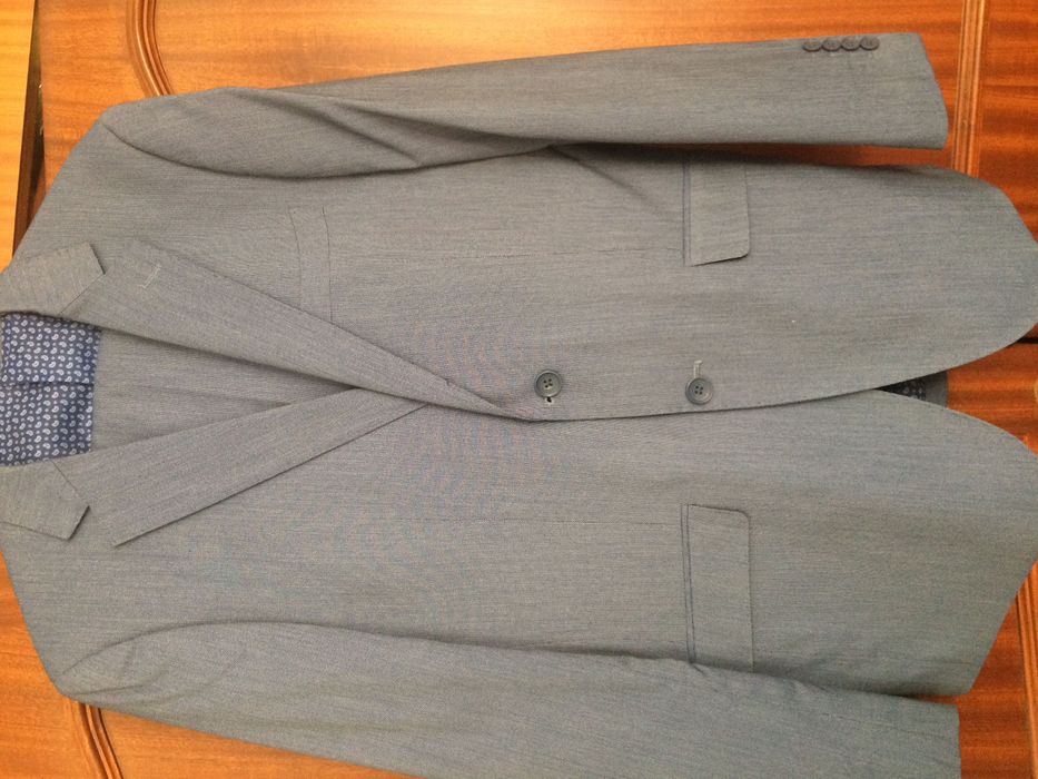 Fato de homem muito giro super  moderno tons azul usado apenas uma vez