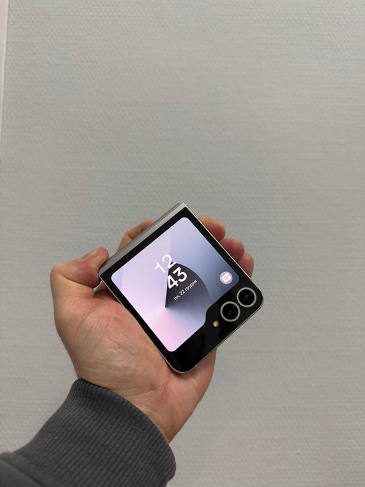 Продам Samsung Galaxy Flip6 12/256GB Silver