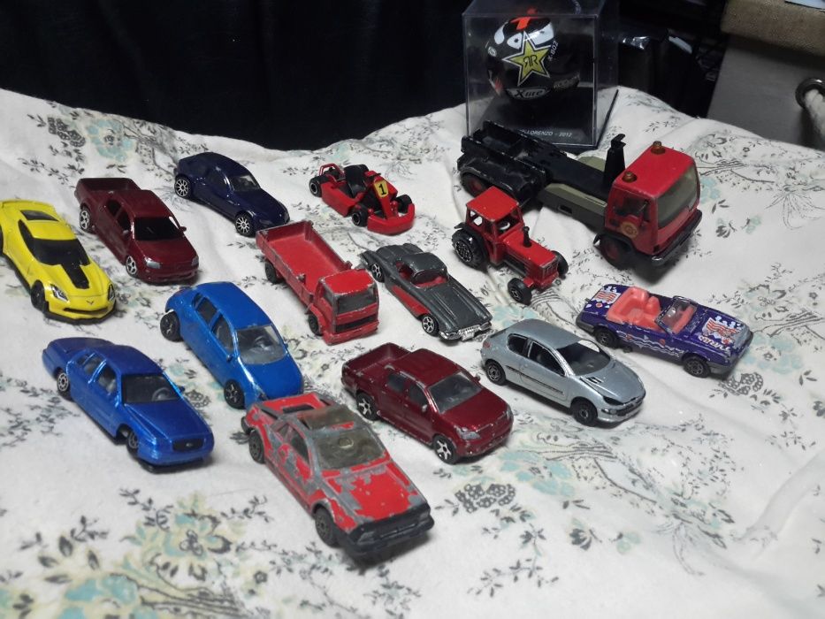 86 Carros miniatura majorette, hotwheel,welly, maisto