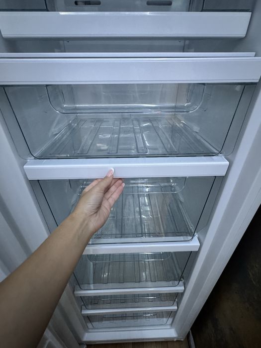 Морозильна камера ELENBERG FRN 185