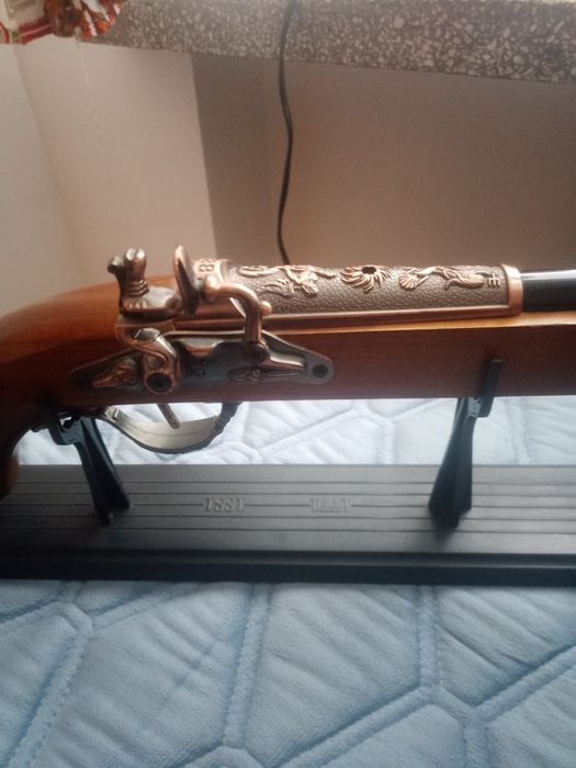 Sprzedam starą ładną reblike pistoletu zapalniczki sprawna