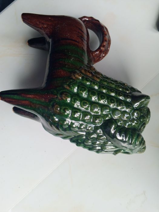 Чудо звір фаянсовий та глечики