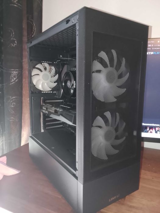 Ryzen5600X+RTX3060OC 12GB+B550 Aorus Elite V2+LianLi 205 PC INCOMPLETO