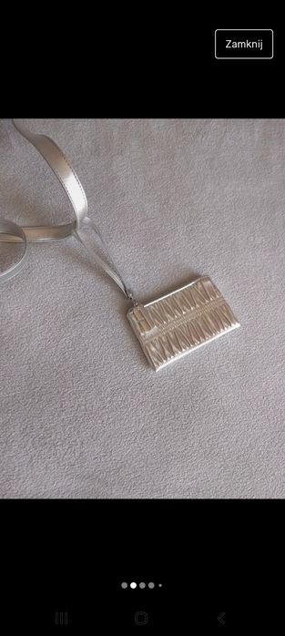 Srebrna niezapinana torebka z portfelem/minisaszetka z paskiem na nap