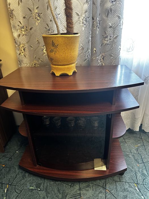 Тумбочка під телевізор