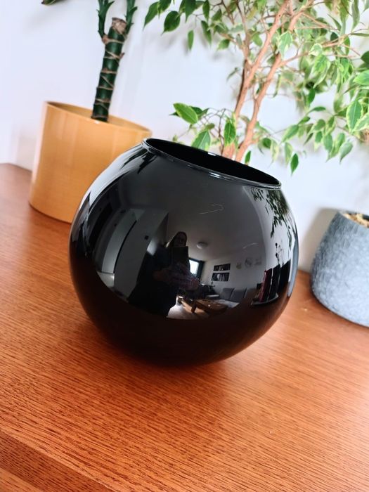 Czarny wazon szklany KULA 17 cm