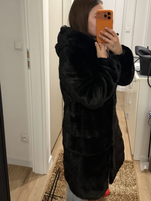 Норкова шуба з капюшоном
