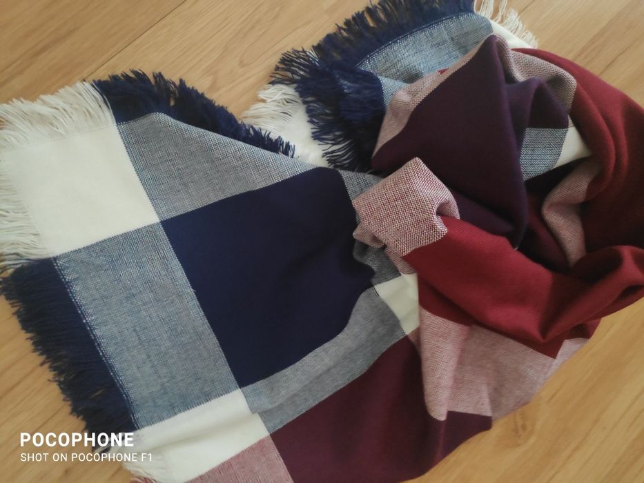 Bardzo duża chusta damska.