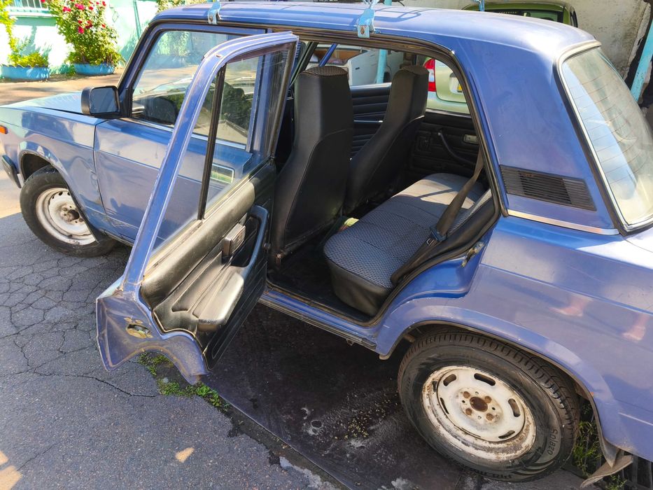 Автомобіль ВАЗ 2107