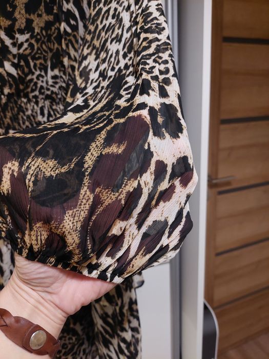 Śliczna sukienka w panterkę