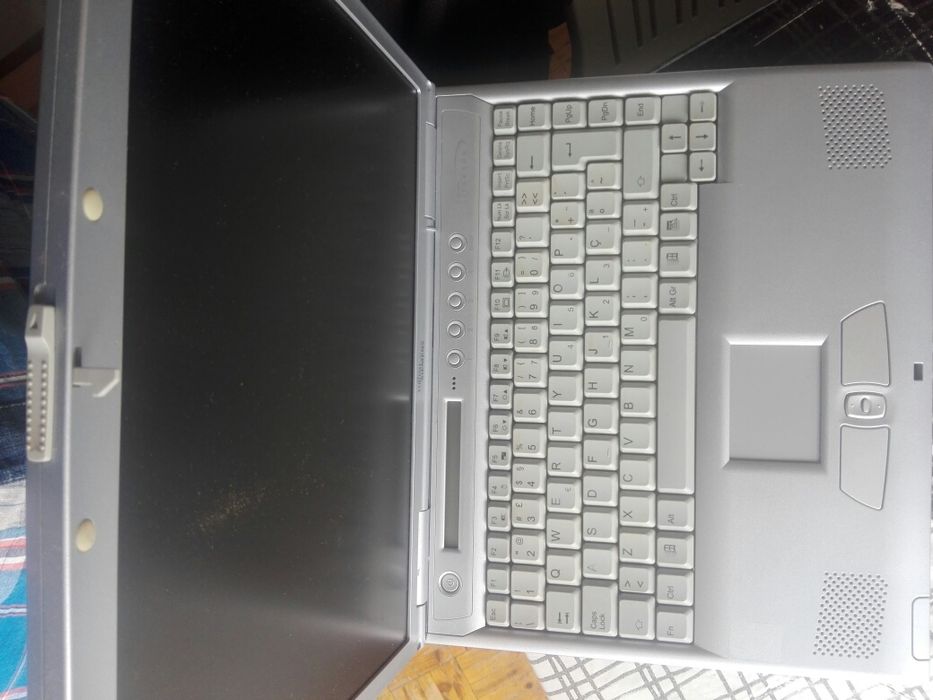 Vendo computadores antigos