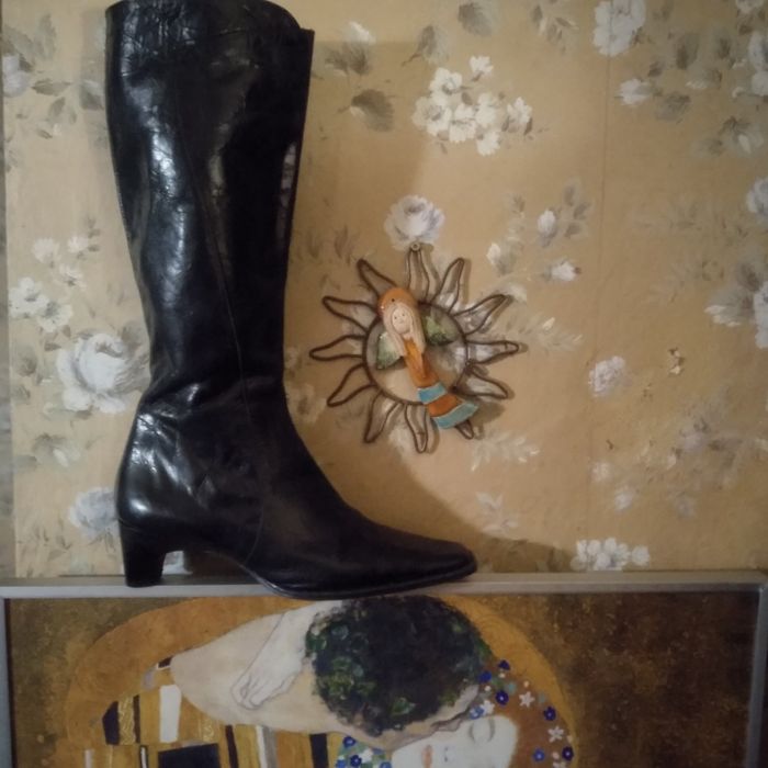 Чоботи цікаві,натуральна шкіра..