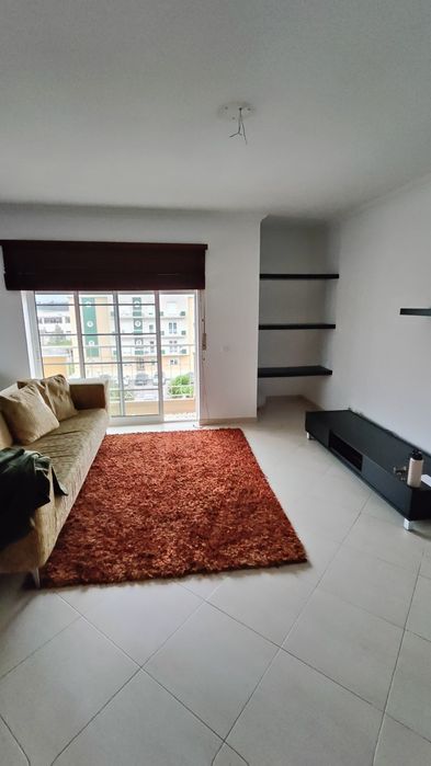 Apartamento T3+Sótão Mobilado para Arrendamento – Quinta da Cutileira, centro de Caldas da Rainha