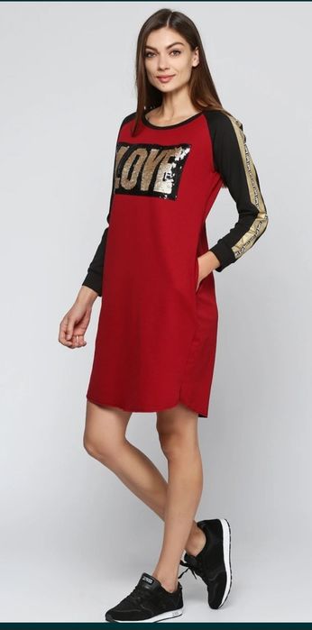 Платье.Очень красивое спортивное.с лампасами .спереди пайетка XL