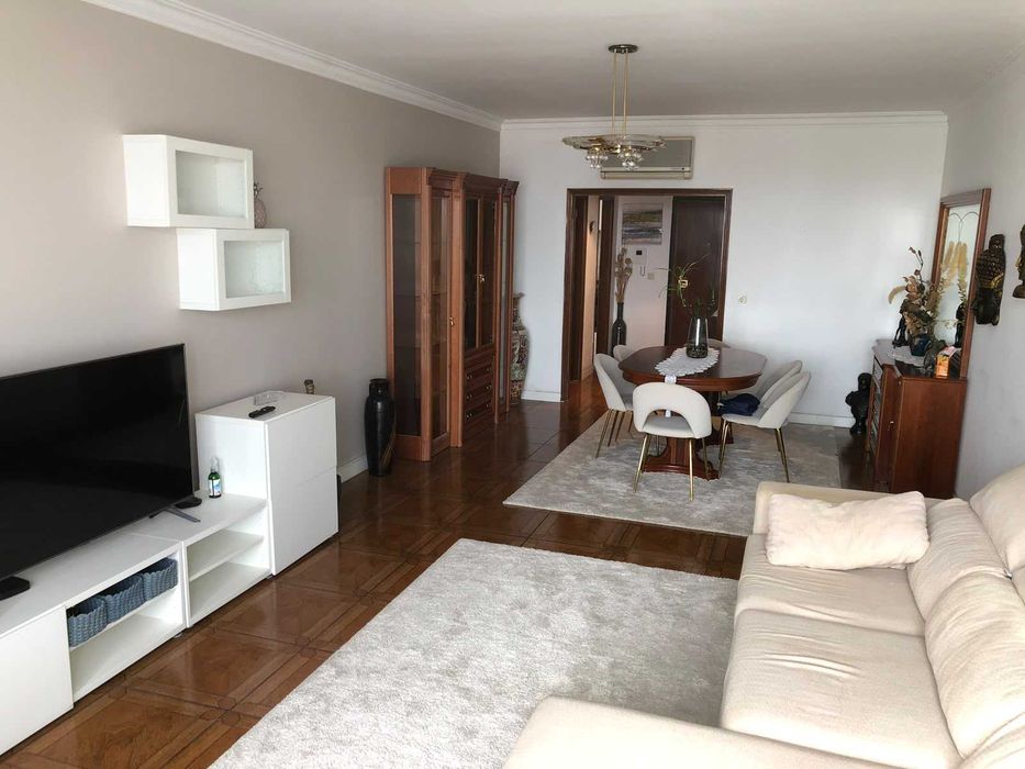 Arrendamento T2- Mobilado - Predio com elevador - Ramada - Odivelas