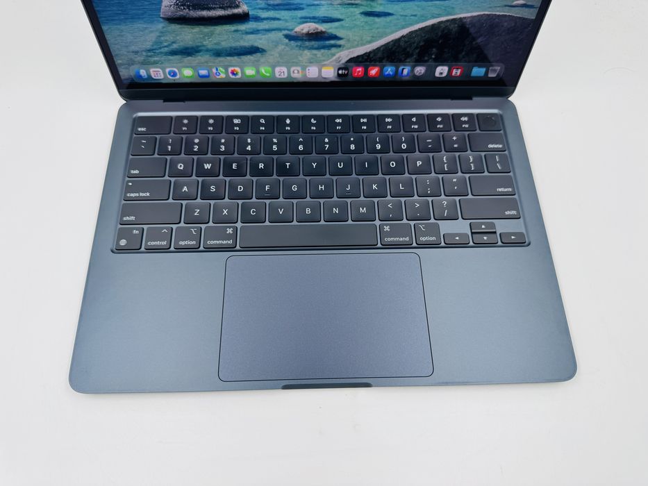 Засвіт Apple Macbook Air 13.6 M3 2024 16GB RAM 256GB SSD Midnight IL7450