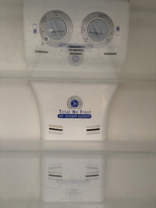 Combinado marca Whirlpool, No Frost, air stream, system electronic.
