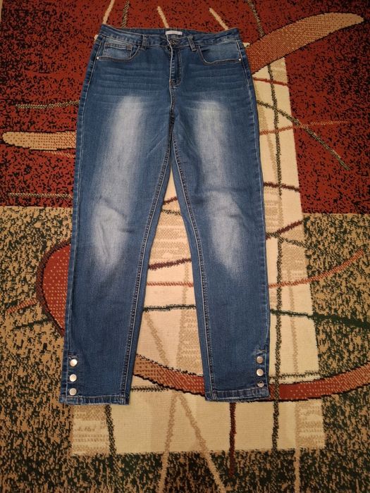 Jeansy z wysokim stanem