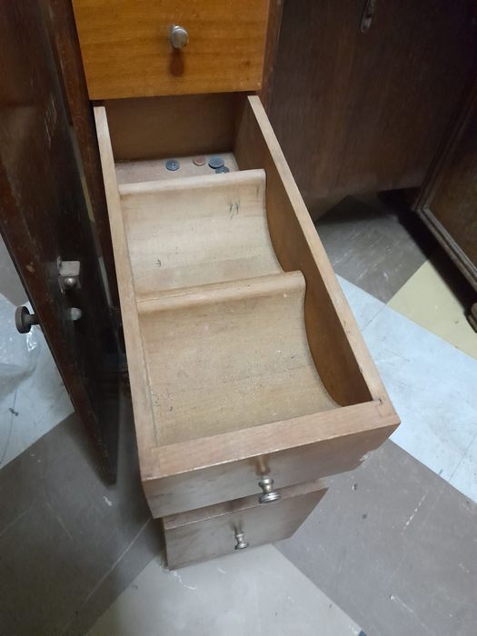 Movel de máquina muito antiga