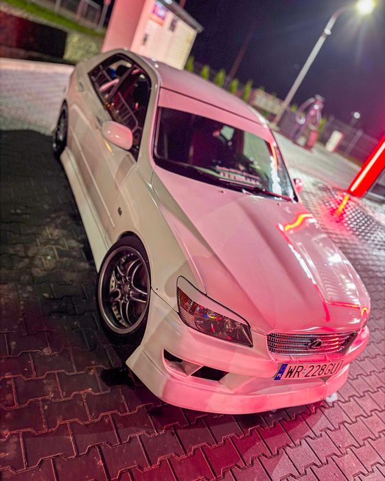Lexus IS200 sedan