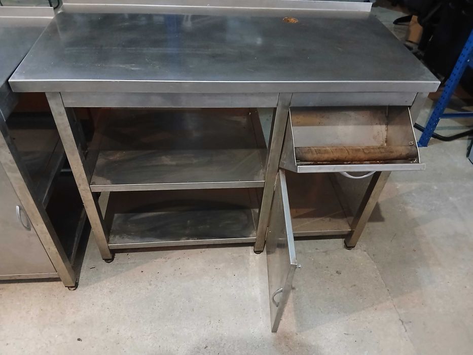 Bancadas de inox com diversas medidas.