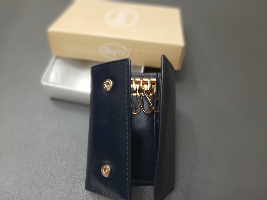 Chaveiro novo em pele azul