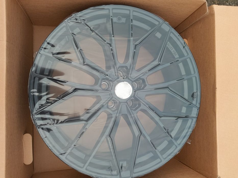 Felga aluminiowa AEZ czarny mat 20x8.00  112x5 30 66,6