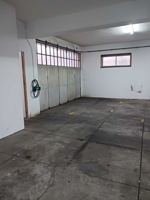 Arrenda Armazém com 220m² com escritório