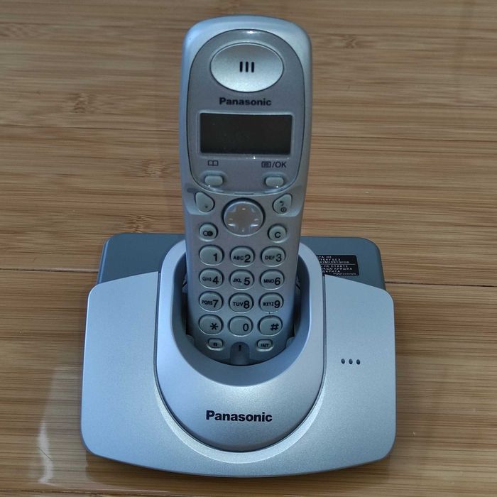 Радіотелефон Panasonic KX-TG1107UA з переносною трубкою ( телефон )
