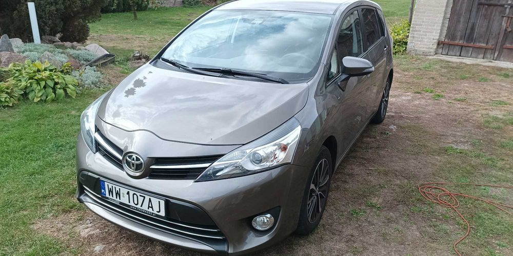 TOYOTA VESRSO 2018r. niski przebieg