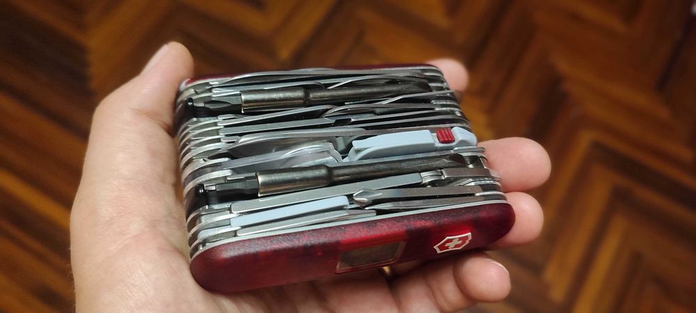 Victorinox Swiss Champ 1.6795 XAVT SWISSCHAMP XXL мультитул 32 000 грн