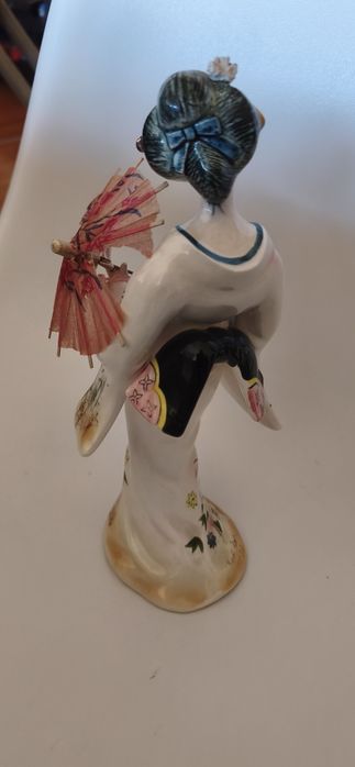 Estatueta chinesa porcelana 27 cm
