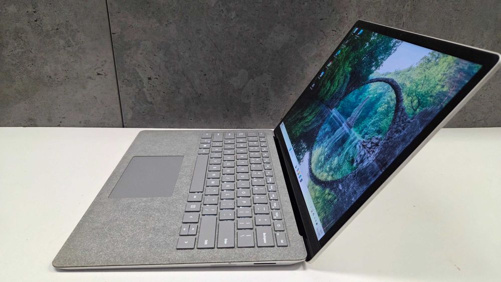 Surface Laptop 2 i5 8350U 8GB 128SSD 1769 Dotyk 2256x1504 Microsoft
