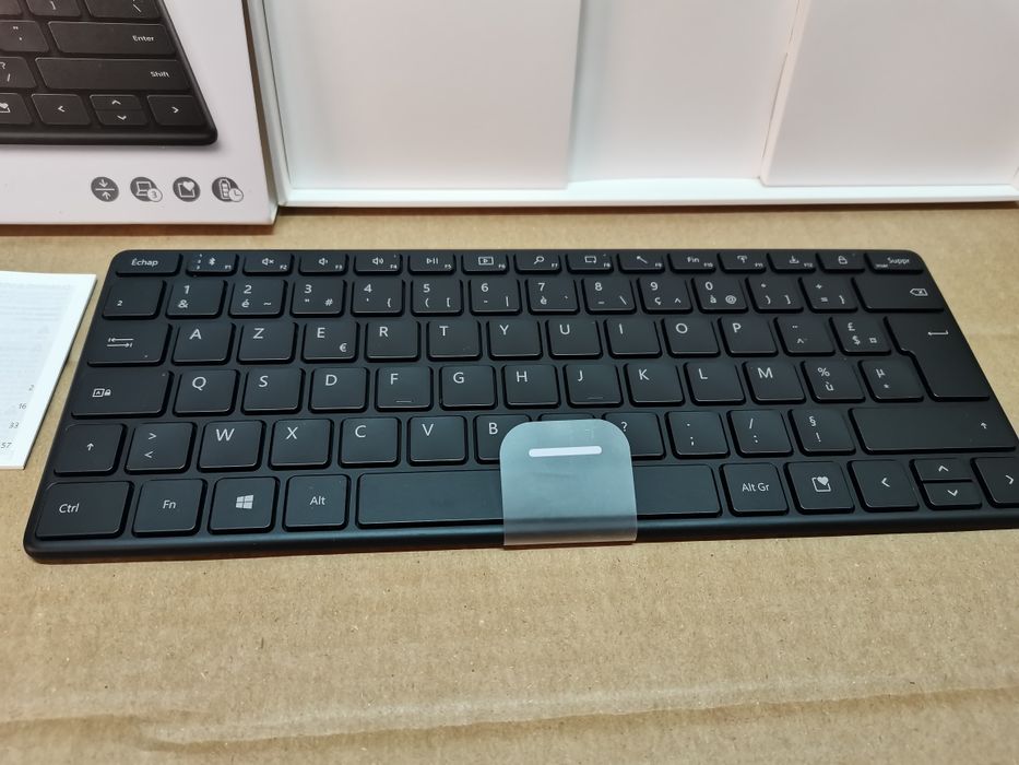 Kompaktowa klawiatura Bluetooth - AZERTY