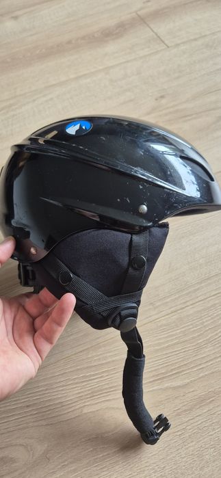 Kask do deski snowboardowej lub nart.