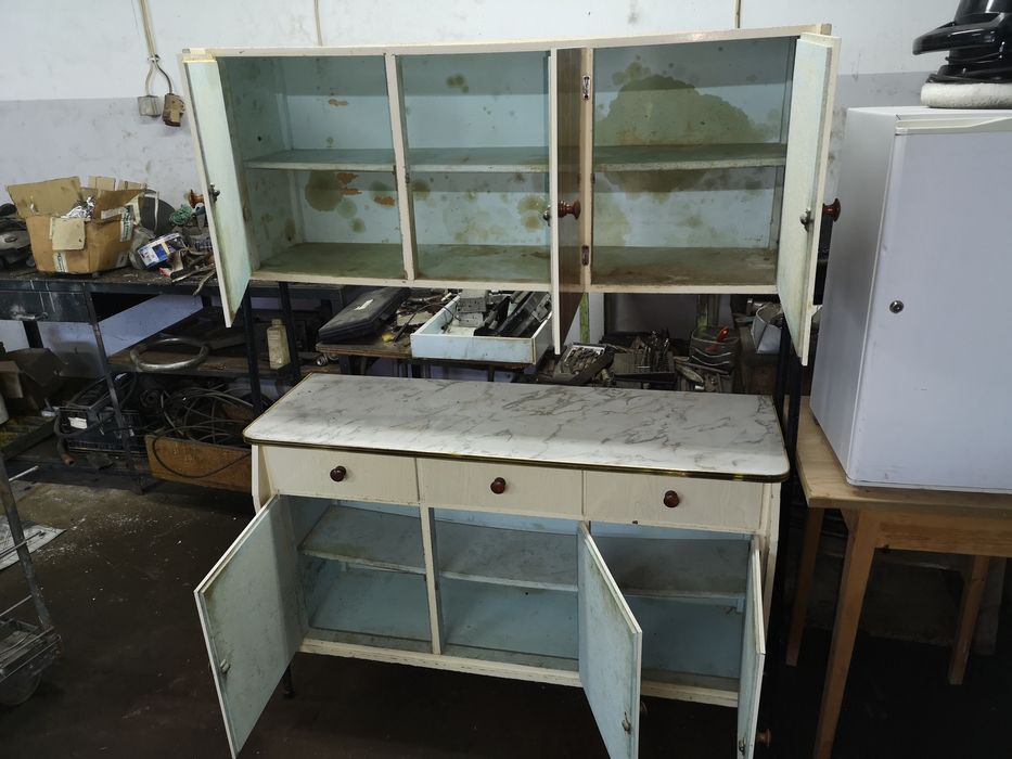 Móvel estante e móvel louceiro