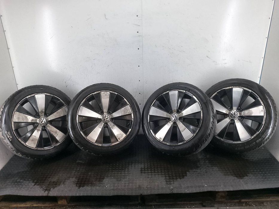 FELGI ALUMINIOWE KOMPLET 18 Z OPONAMI VW BEETLE 5C0601025J  235/45ZR18