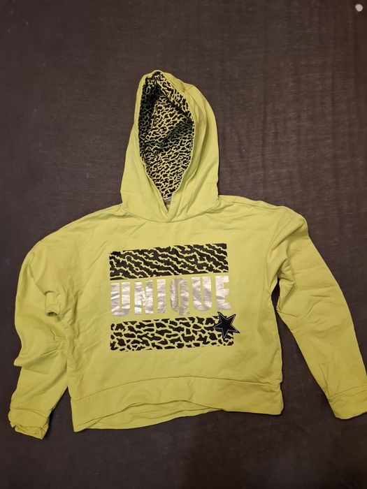 Krótka dziewczęca  bluza z kapturem