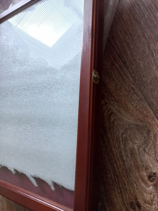 Дві виставочні рамки з стеклом для експонатів