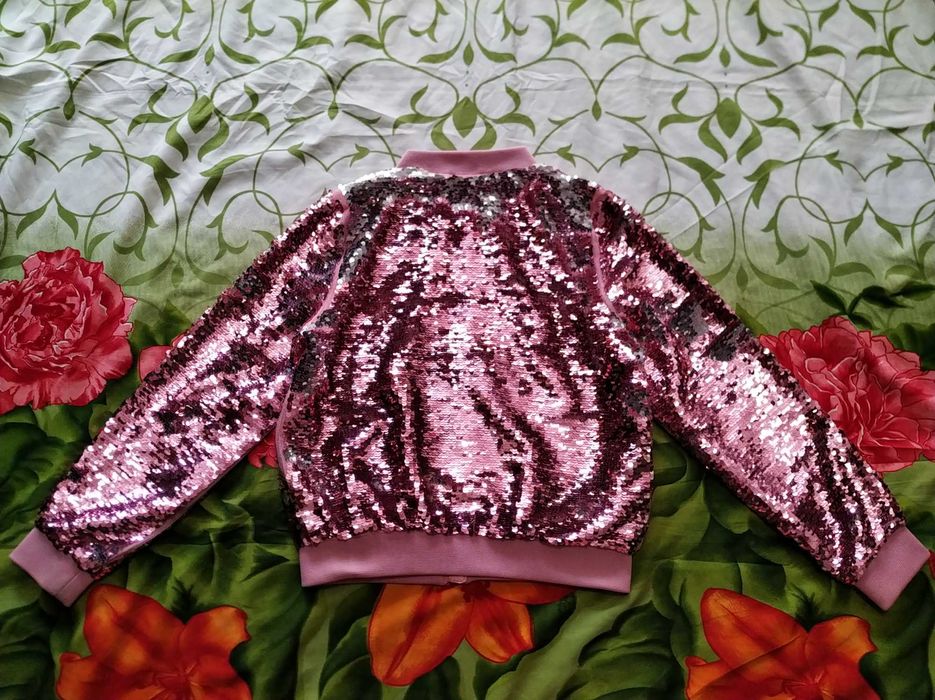 Фірмовий,модний бомбер,куртка-вітровка в паєтки для дівчинки 8-9 р-H&M
