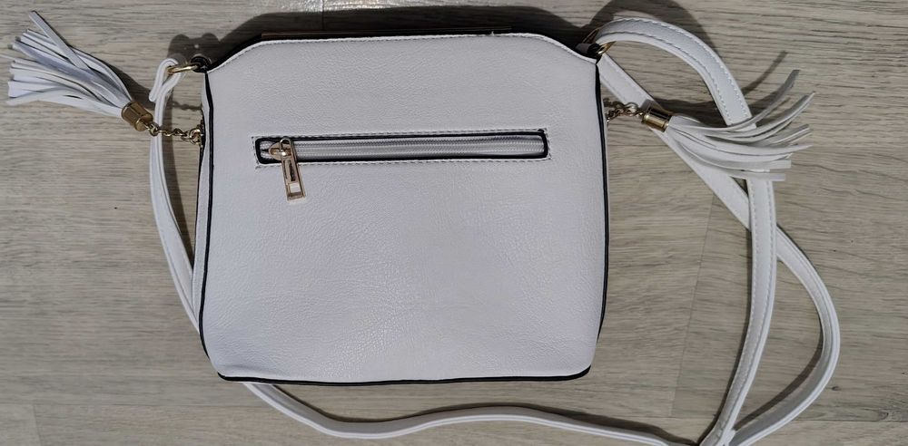 Biała torebka/kuferek na ramię z logo marki Michael Kors