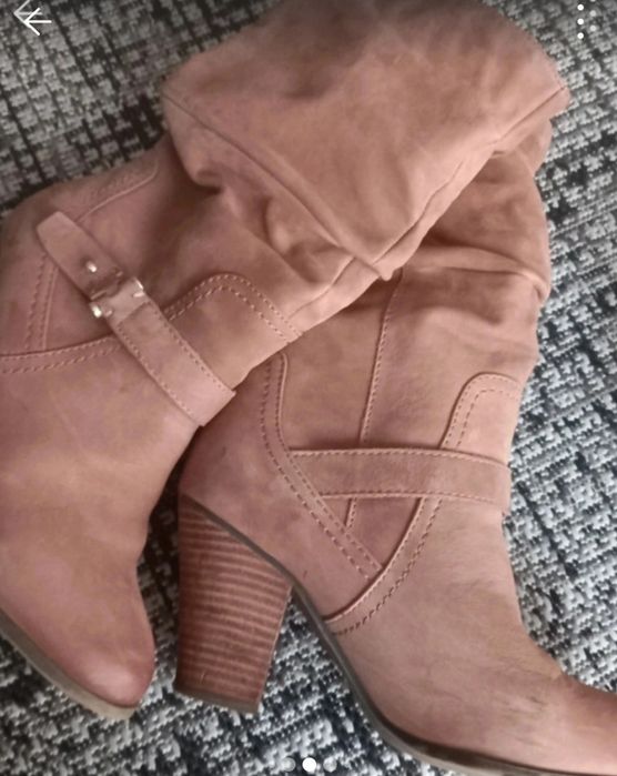 Botas de cano médio , pele macia, marca Aldo