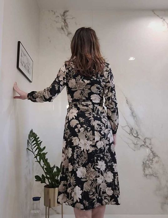 Reserved sliczna dluga sukienka koszulowa w kwiaty wiskoza S